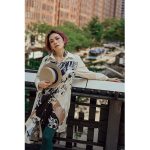 水樹奈々、ももクロらに曲提供のアーティスト・しほり、渡米後初のアルバムリリースで見せた「変異」