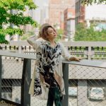 水樹奈々、ももクロらに曲提供のアーティスト・しほり、渡米後初のアルバムリリースで見せた「変異」