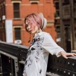 水樹奈々、ももクロらに曲提供のアーティスト・しほり、渡米後初のアルバムリリースで見せた「変異」