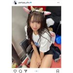 清水里香、牛コスプレの上目遣いと美脚披露に「もぉーかわいい」