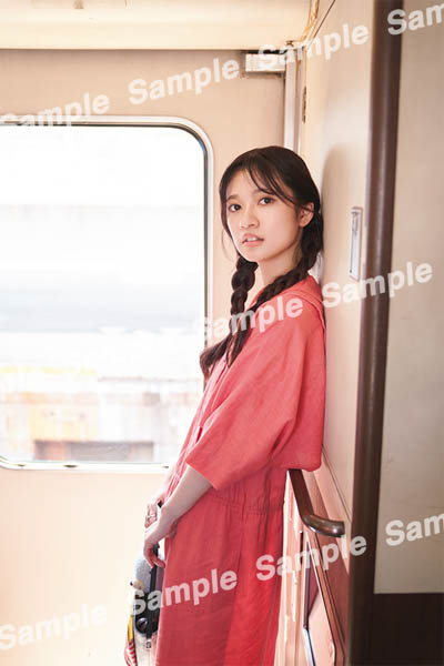 乃木坂46 寺田蘭世、1st写真集書店限定ポストカード絵柄が解禁