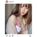 竹内星菜、寝起きの彼女風ショットで無防備ランジェリー披露