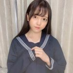 由良朱合、セーラー服姿でポニーテールを結ぶ仕草の写真を公開