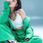 石川恋、引き締まったお腹がチラリしたアザーカットなど多数公開