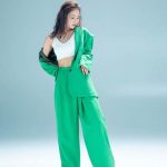 石川恋、引き締まったお腹がチラリしたアザーカットなど多数公開