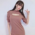 伊藤しずな、胸見せニットの谷間に釘付け