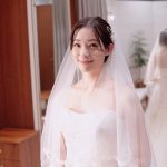 足立梨花、塩野瑛久との『結婚式』に向けてドレス選び「写真を撮りまくるあきくんが面白かった笑」