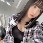 我妻ゆりか、私服コーデで魅せるふんわり美乳ライン!「美しく綺麗ですね」