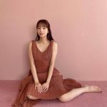 南沙良、自身初のカレンダーを発売 映画のようなワンシーンを収録