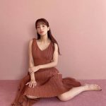 南沙良、自身初のカレンダーを発売 映画のようなワンシーンを収録