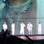 BTS、約2年ぶりの対面コンサートでファンと感激の再会