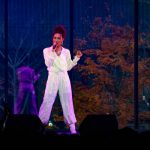 クリスタル ケイ、紅葉に彩られたステージでファンへメッセージ「前を向いてもらえるような力を与えたい」＜HOKUTO ART PROGRAM ed.1＞