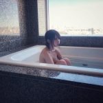 えなこ、密会風呂で濡れ肌ギリギリオフショット公開