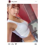 堀江りほ、タンクトップ姿の自撮りショットで美乳ラインあらわに!