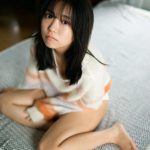 大原優乃、アンニュイな眼差しで見つめるグラビアアザーカット公開