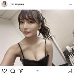 似鳥沙也加、ポニーテールで微笑みながら美デコルテ披露!!