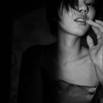 小林れい、『完全変態』へと変化する姿を収めた写真展を開催