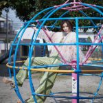 小林れい、『完全変態』へと変化する姿を収めた写真展を開催