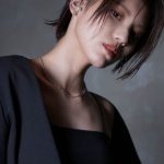 小林れい、『完全変態』へと変化する姿を収めた写真展を開催