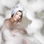 小林れい、『完全変態』へと変化する姿を収めた写真展を開催