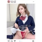 紅羽祐美、セクシー水着と制服のギャップがすごすぎるコスプレ公開