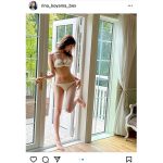 小山璃奈、腹筋割れがスゴいくびれ美ボディを大胆披露