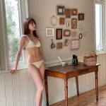 小山璃奈、腹筋割れがスゴいくびれ美ボディを大胆披露