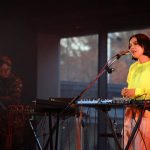 マイカ・ルブテ、透き通る歌声で会場を高揚感で包み込む<HOKUTO ART PROGRAM ed.1>