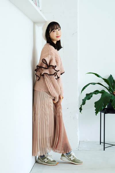 AKB48 岡田奈々、小栗有以、本田仁美、下尾みうらがニューバランス996のモデルに起用