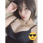 夏目まどか、「いいおっぱいの日」に厳選美バスト大公開!