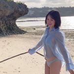 SKE48 佐藤佳穂、シースルーシャツで浮き出る健康美ボディに注目!