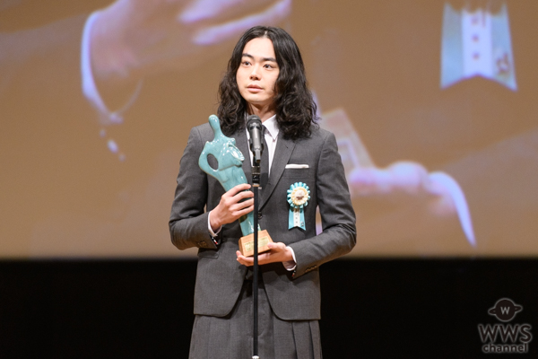 菅田将暉、「第13回TAMA映画賞」で「最優秀男優賞」を授賞 結婚祝福に照れ笑いも
