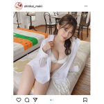 新海まき、彼シャツ姿でふっくら美バスト披露