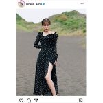 佐野ひなこ、スリットから美脚チラリ「めっちゃセクシー」「綺麗すぎます」