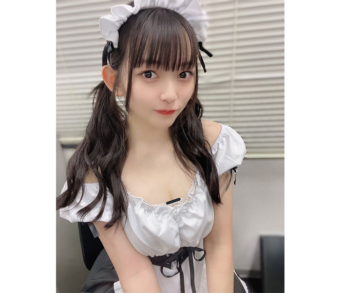 手羽先センセーション 佐山すずか、ツインテール×メイド服の王道コスプレでお給仕希望!