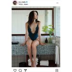 戸田れい、胸元ざっくり水着で魅せる美プロポーション