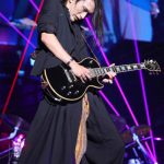 【ライブレポート】THE ORAL CIGARETTES、ライブ開始から新曲で席巻する熱狂ステージで圧倒