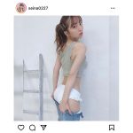 竹内星菜、下着丸見えの脱ぎかけセクシーな振り向きショットにキュン!