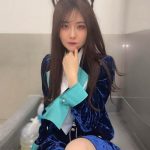 SKE48 谷真理佳、猫耳ヘア＆美脚見せで魅惑の上目遣い