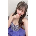 月愛きらら、肌見せドレスでセクシーな自撮りをお届け