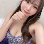 月愛きらら、肌見せドレスでセクシーな自撮りをお届け