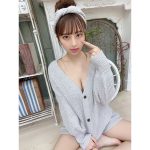 竹内星菜、何も着てない!? 肌見せカーディガンがセクシーすぎる