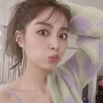 内田理央、ポニーテールの自撮りで美肌披露