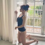 NMB48 上西怜、美ボディラインに見惚れるお団子ヘアのオフショット公開