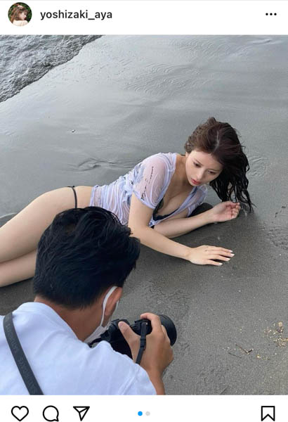 吉崎綾、永久保存版のくびれボディのオフショット公開!!