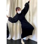 今泉佑唯、まるで心霊写真!?お茶目なポージングショットを公開