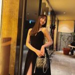 新木優子、黒ドレスコーデで美脚チラリ「国宝級美人」「最高すぎるビジュアル」