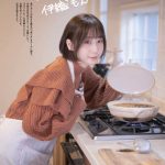 櫻坂46 田村保乃、肩出しさわやかニット姿で抜群の笑顔披露! ＜「CMNOW」vol.214＞