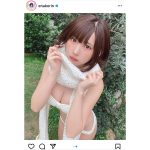 えなこ、お芋両手にニットビキニ姿でふんわり美バスト披露!