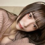 日南りと、美バストちら見せの「やる気のない自撮り」ショットに反響ぞくぞく